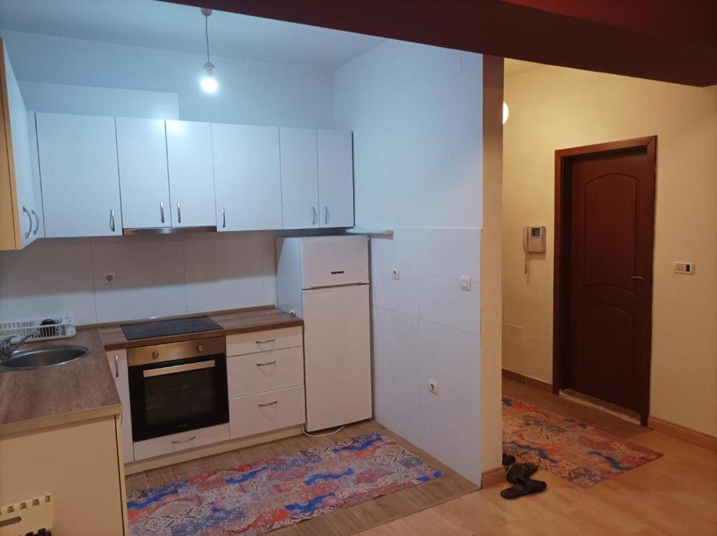 Two Rooms And Kitchen, Bathroom With Balcony Apartment Скопье Экстерьер фото