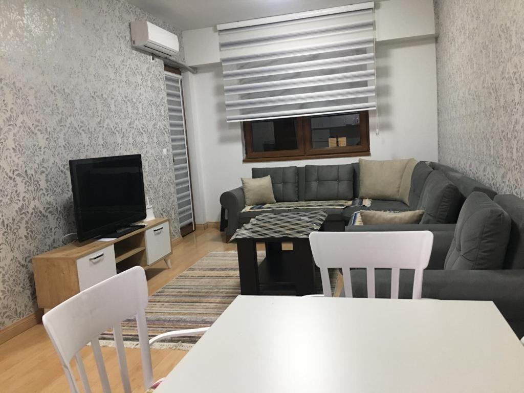 Two Rooms And Kitchen, Bathroom With Balcony Apartment Скопье Экстерьер фото