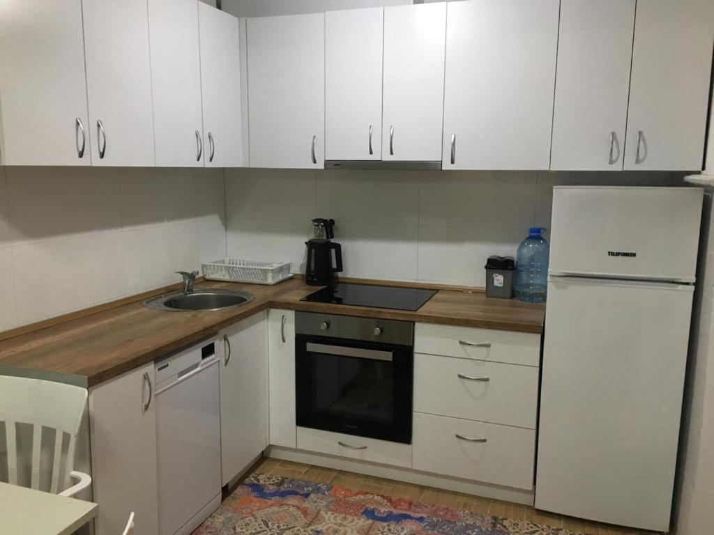 Two Rooms And Kitchen, Bathroom With Balcony Apartment Скопье Экстерьер фото